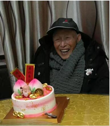 王翔爷爷过100岁生日，好开心!!